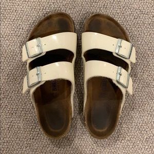 White glitter Birkenstock’s